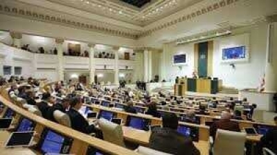 Парламент Грузии продолжает обсуждение законопроекта об "иноагентах"